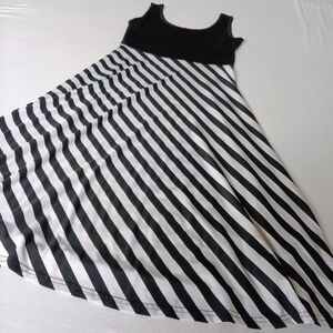 Hot Black and White Sz XXL Striped Maxi Dress